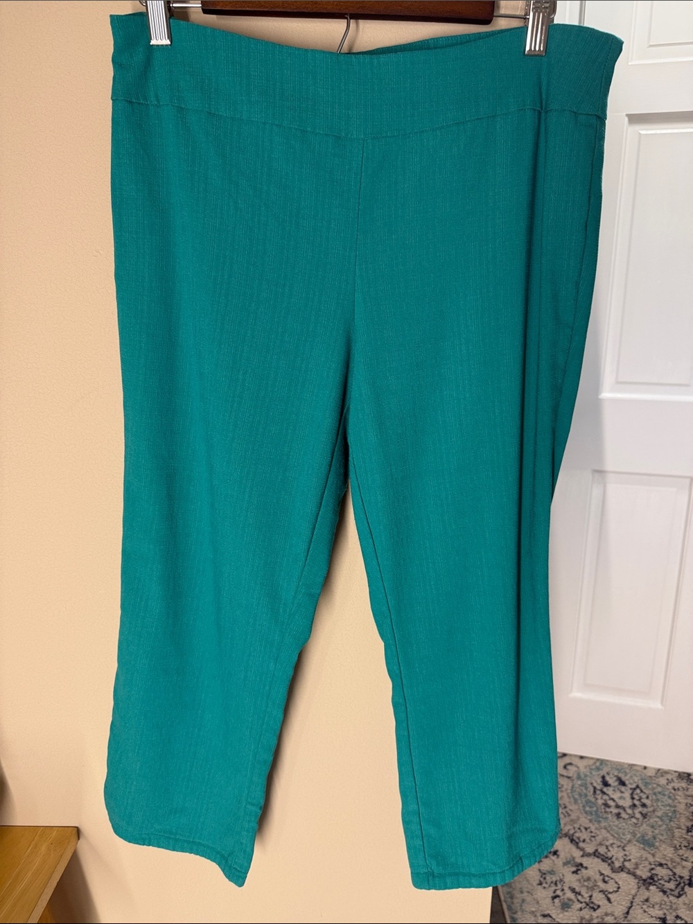 Van Heusen stretch extensible green pull on capri pants